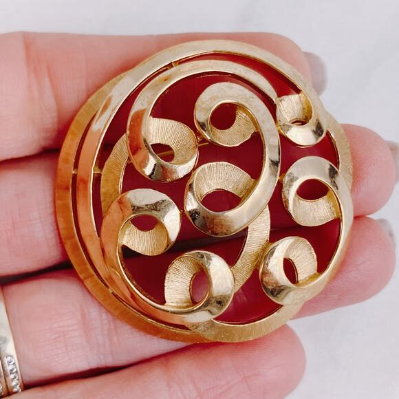 Vintage Signed Crown Trifari Gold Tone Swirl Brooch Mid Century Modern Domed Pin - Picture 3 of 7